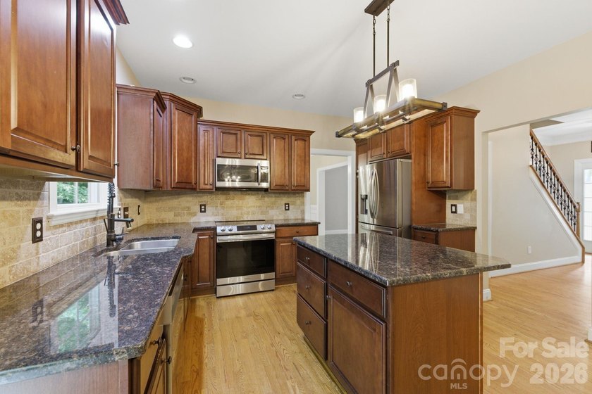 Welcome to your dream home! Discover your perfect retreat in the - photo 8