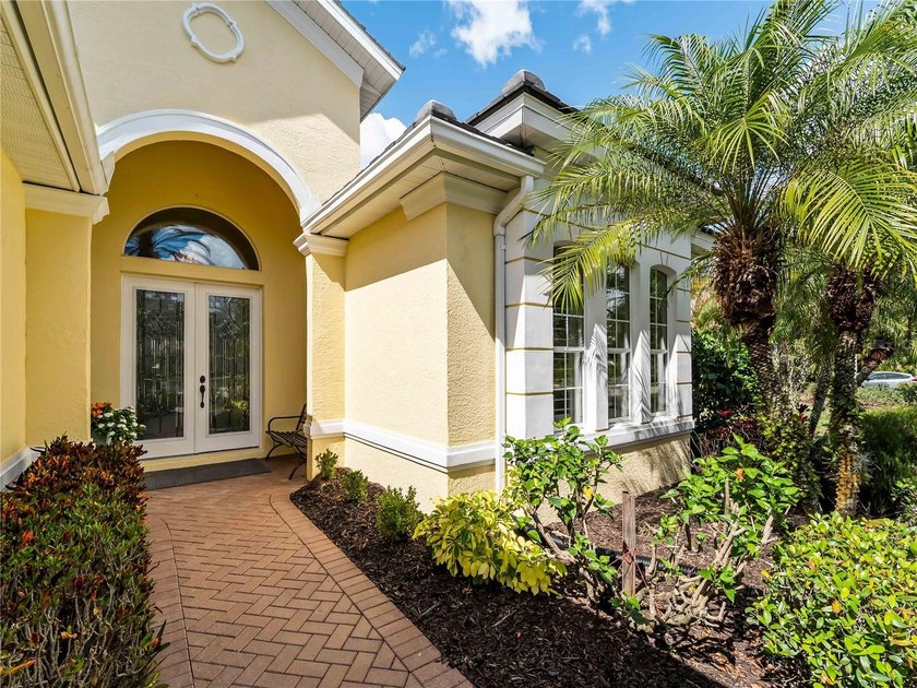 Experience *better than new* luxury in the gated University Park - photo 2