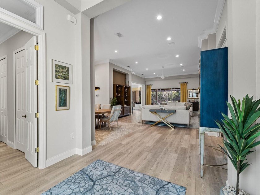 Experience *better than new* luxury in the gated University Park - photo 6