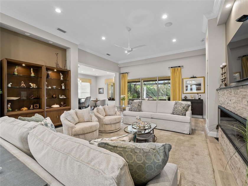 Experience *better than new* luxury in the gated University Park - photo 9