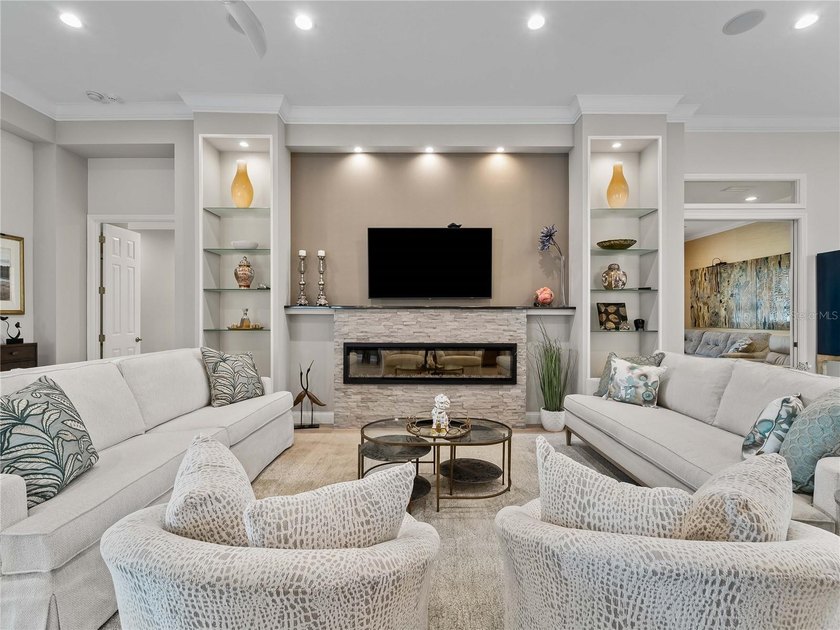 Experience *better than new* luxury in the gated University Park - photo 10