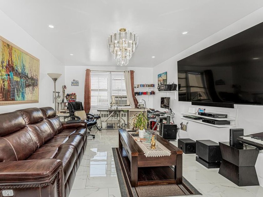 Welcome home to this beautifully updated one bedroom co-op - photo 3