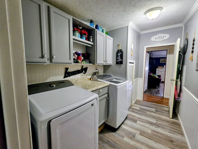 Enjoy the peace and privacy of country living in this - photo 29