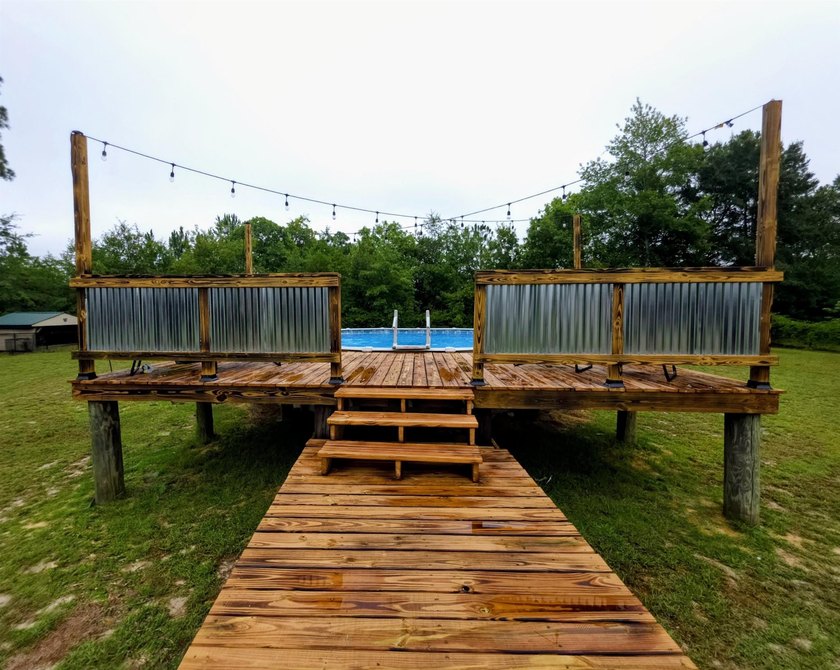 Enjoy the peace and privacy of country living in this - photo 32