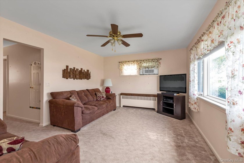 Welcome to your home in Massapequa Shores! Nestled on a - photo 3