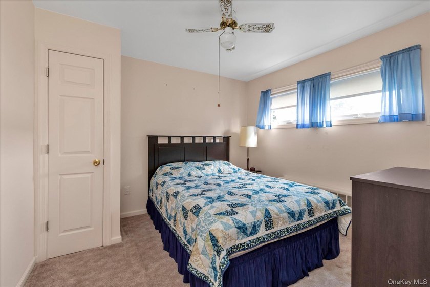 Welcome to your home in Massapequa Shores! Nestled on a - photo 9