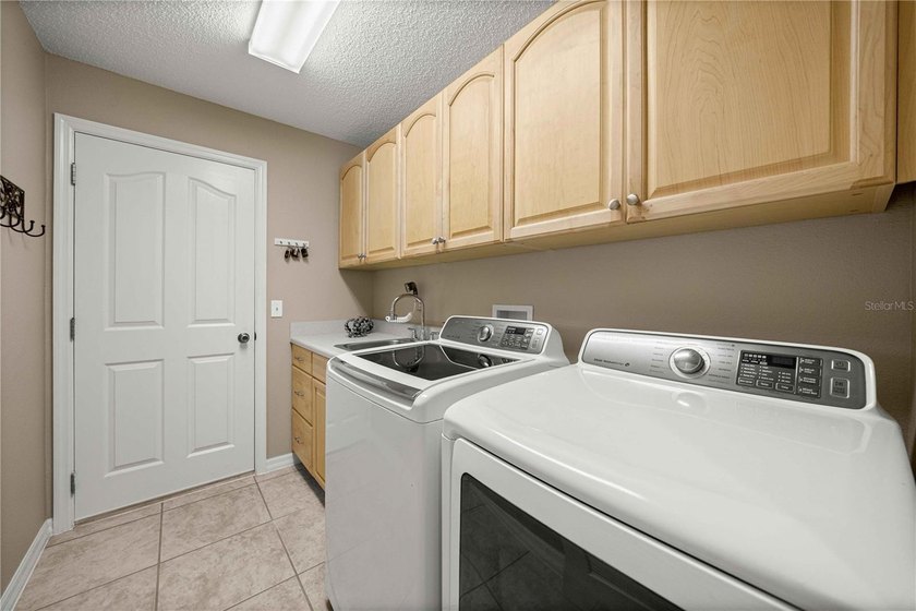 Stunning Gardenia Designer home with golf cart garage. Located - photo 31