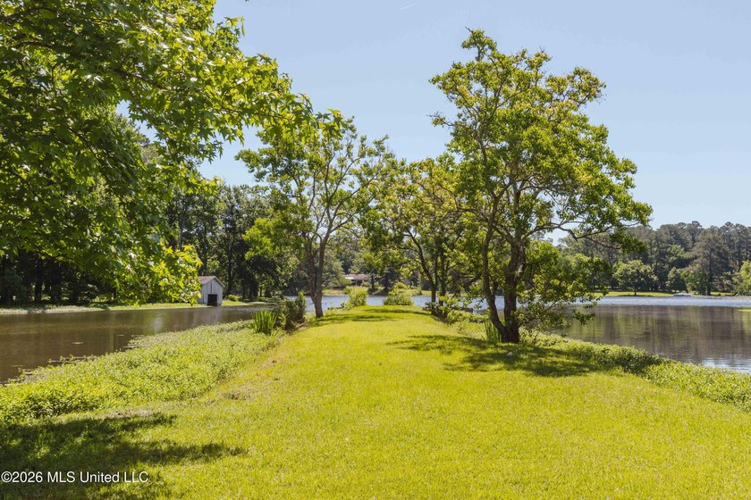 PRICE IMPROVEMENT and SELLER NOW OFFERING $10,000 towards buyer - photo 47