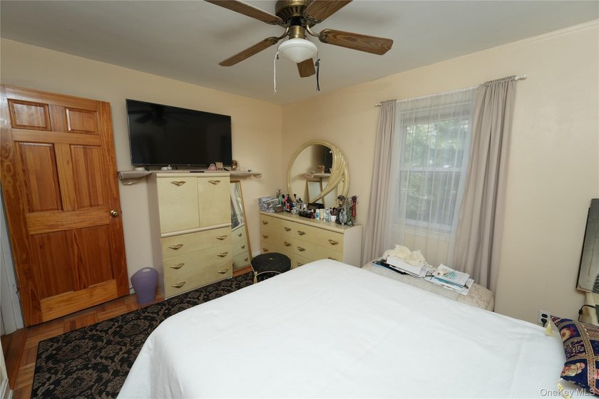 Welcome to a beautifully maintained home in the heart of - photo 4