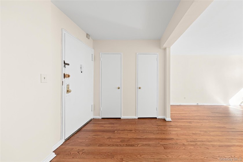 Step into this beautifully refreshed 2-bedroom, 1.5-bathroom - photo 6