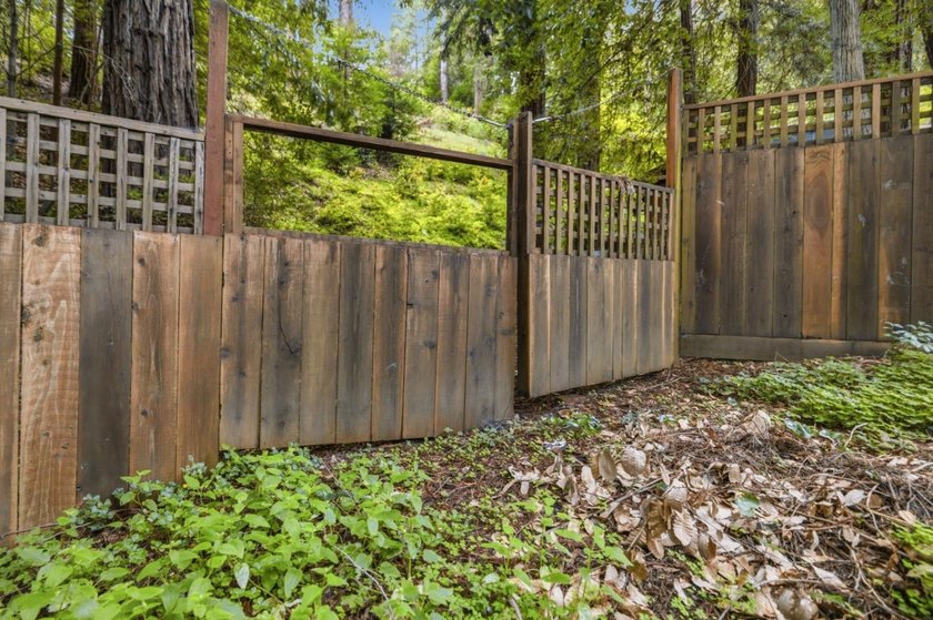 Stunning home on over an acre in one of the most convenient - photo 31