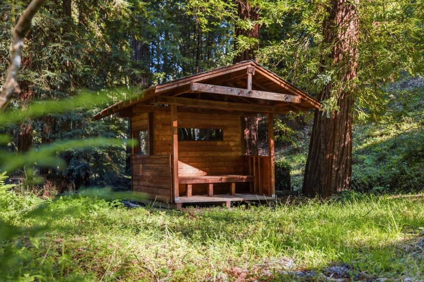 Stunning home on over an acre in one of the most convenient - photo 32