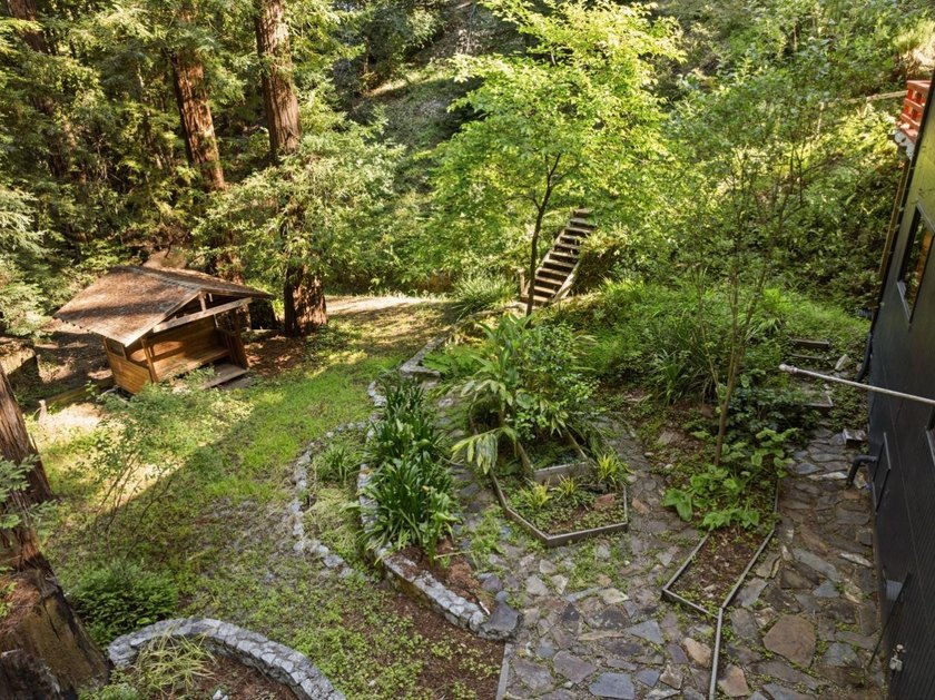 Stunning home on over an acre in one of the most convenient - photo 33