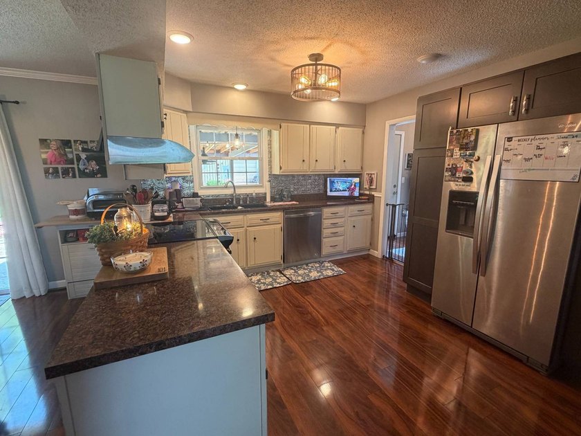 Move right in to this beautiflly maintained 3-bedroom, 3-full - photo 4