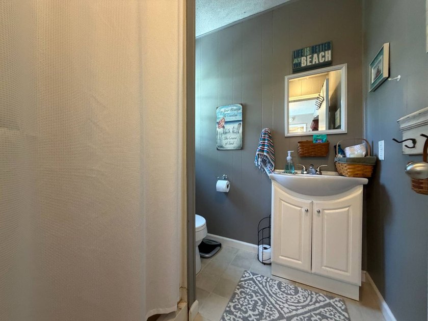 Move right in to this beautiflly maintained 3-bedroom, 3-full - photo 8