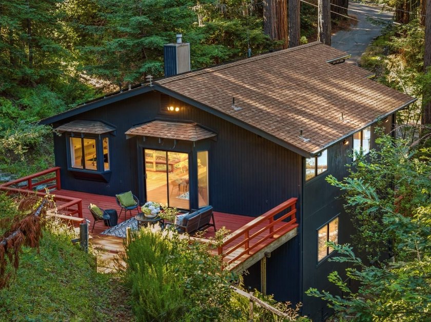 Stunning home on over an acre in one of the most convenient - photo 39