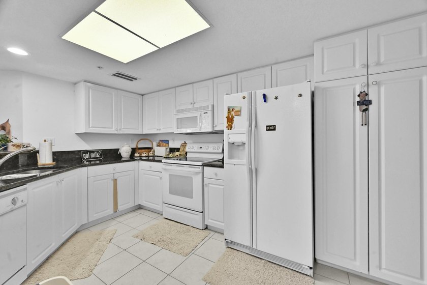 Luxury Oceanfront Living at Hibiscus By the Sea Experience the - photo 13