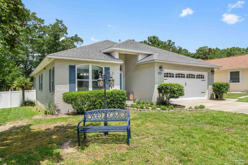 Welcome to this beautifully maintained solid brick home - photo 4