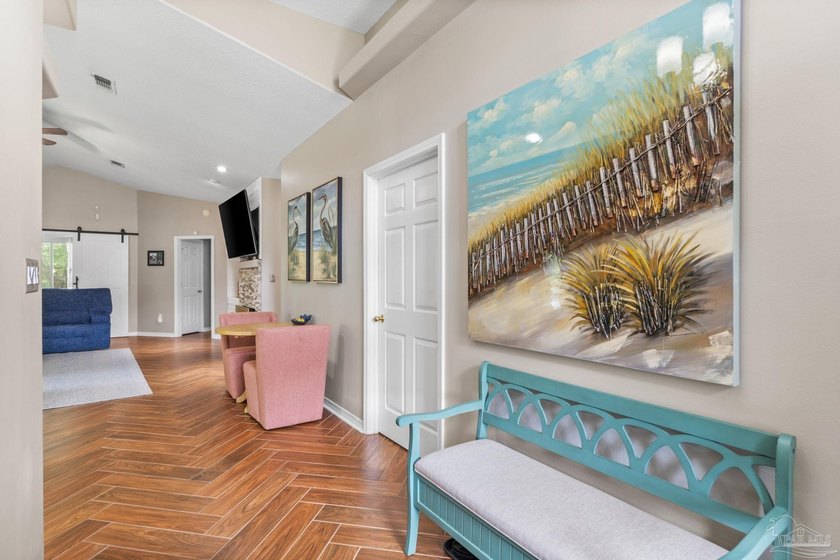 Welcome to this beautifully maintained solid brick home - photo 7