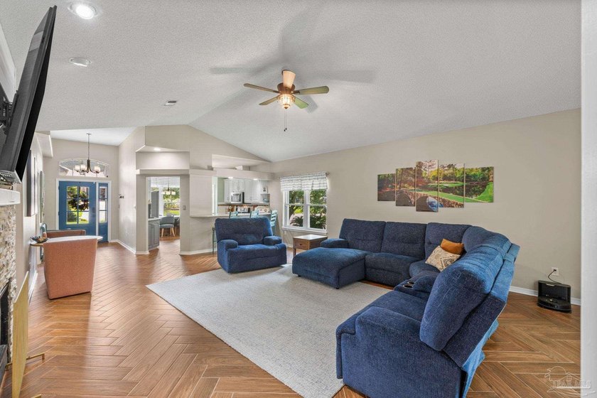Welcome to this beautifully maintained solid brick home - photo 10