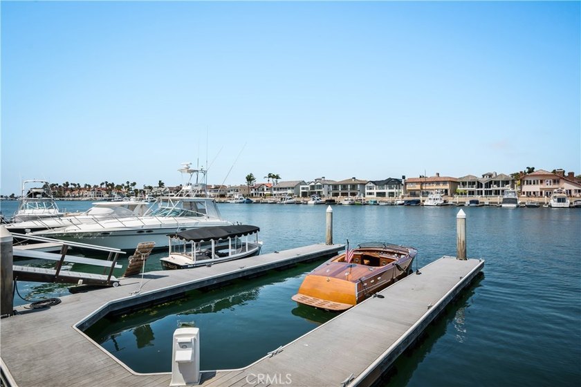 Situated upon the prestigious enclave of Gilbert Island within - photo 11