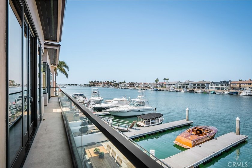 Situated upon the prestigious enclave of Gilbert Island within - photo 29