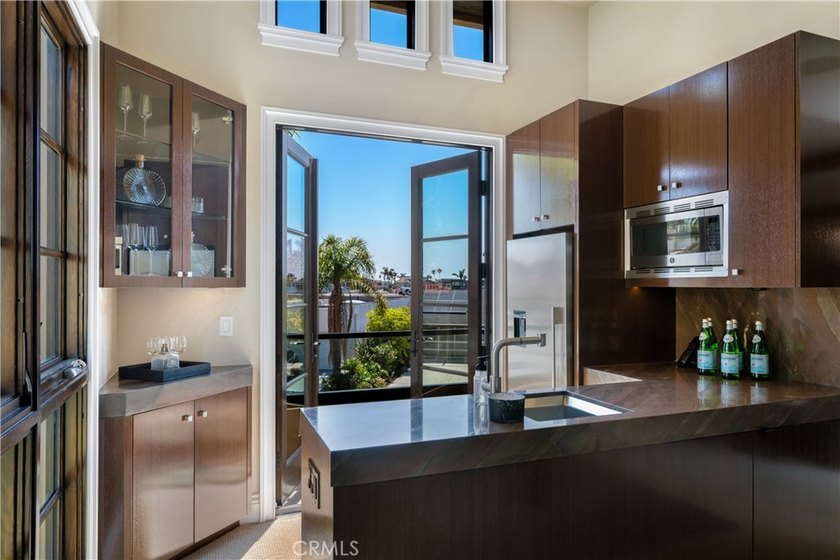 Situated upon the prestigious enclave of Gilbert Island within - photo 34