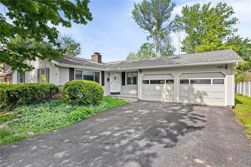 Welcome to this beautifully updated 1,444 sq.' Ranch featuring 3 - photo 4