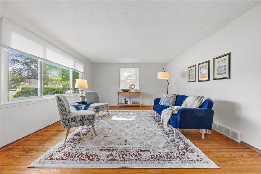Welcome to this beautifully updated 1,444 sq.' Ranch featuring 3 - photo 8