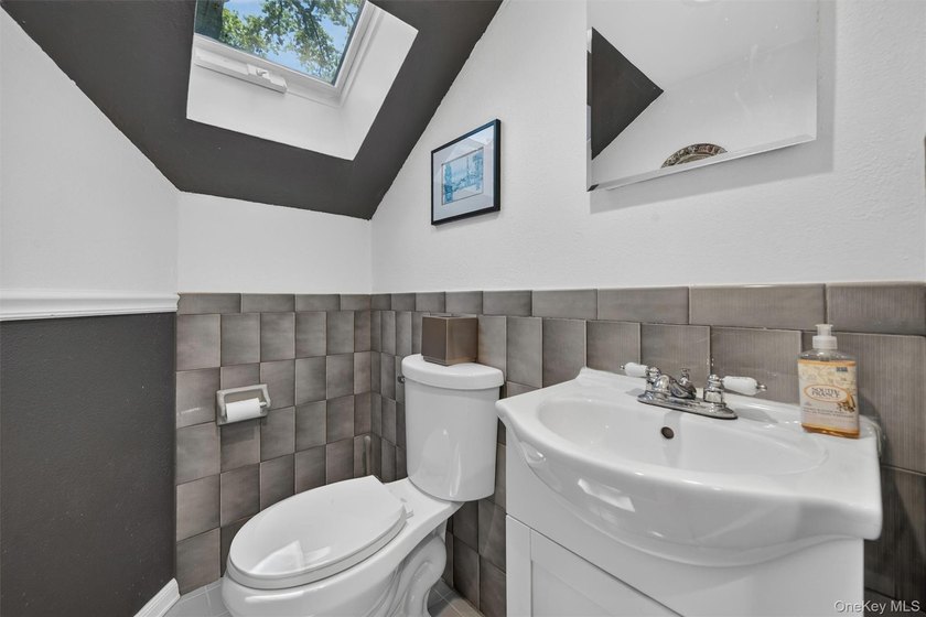 A rare waterfront gem! This beautifully reimagined 4-bedroom, 2 - photo 16