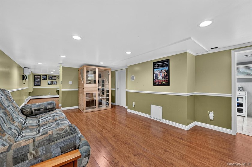 A rare waterfront gem! This beautifully reimagined 4-bedroom, 2 - photo 19