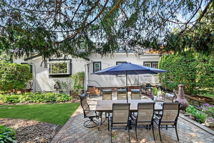 A rare waterfront gem! This beautifully reimagined 4-bedroom, 2 - photo 27