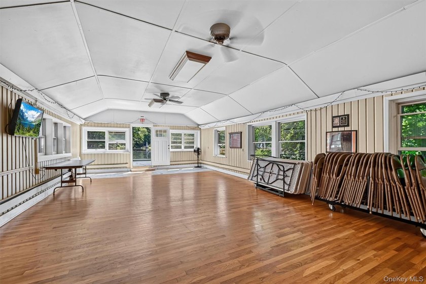 A rare waterfront gem! This beautifully reimagined 4-bedroom, 2 - photo 31