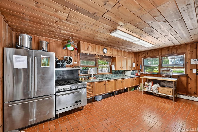 A rare waterfront gem! This beautifully reimagined 4-bedroom, 2 - photo 32