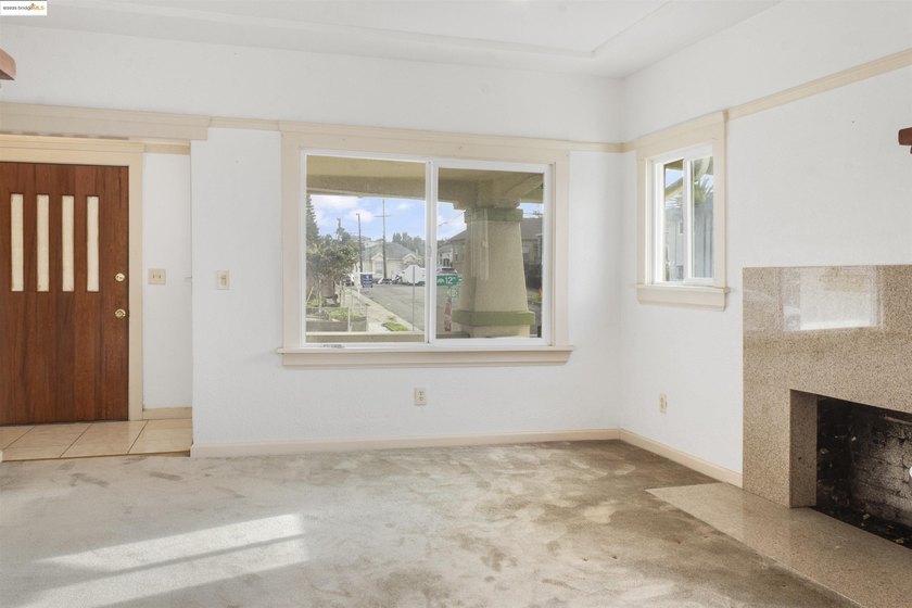 Welcome to this charming and roomy 1916 era single family home - photo 6