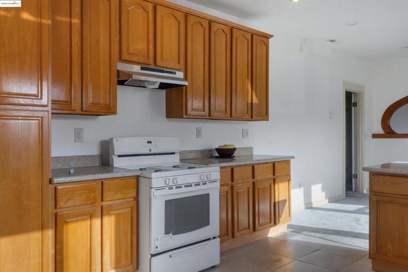 Welcome to this charming and roomy 1916 era single family home - photo 7