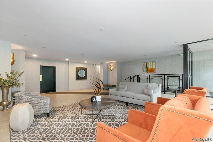 Discover Comfort And Convenience In This Spacious 2-Bedroom - photo 3