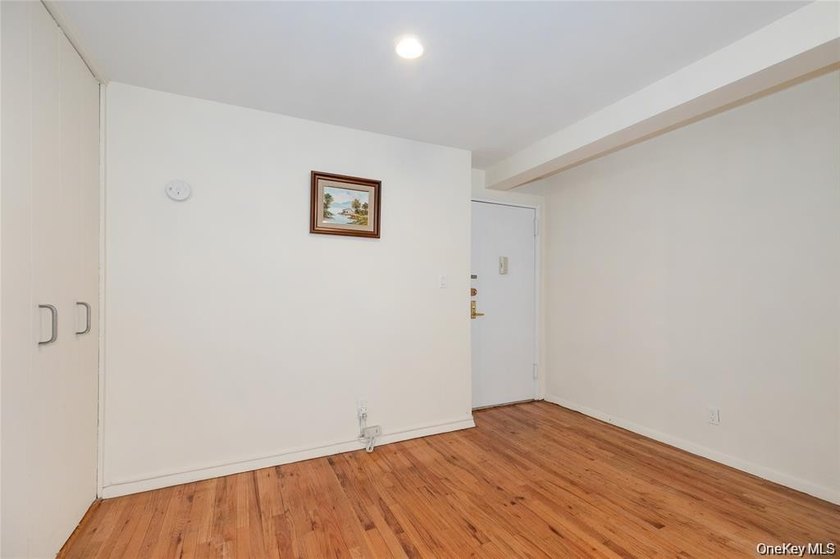Discover Comfort And Convenience In This Spacious 2-Bedroom - photo 4