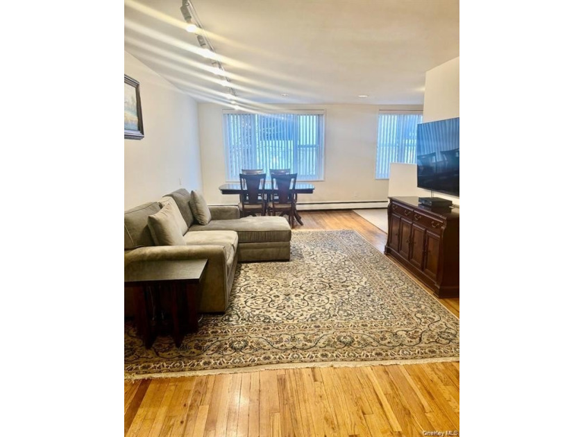 Discover Comfort And Convenience In This Spacious 2-Bedroom - photo 5