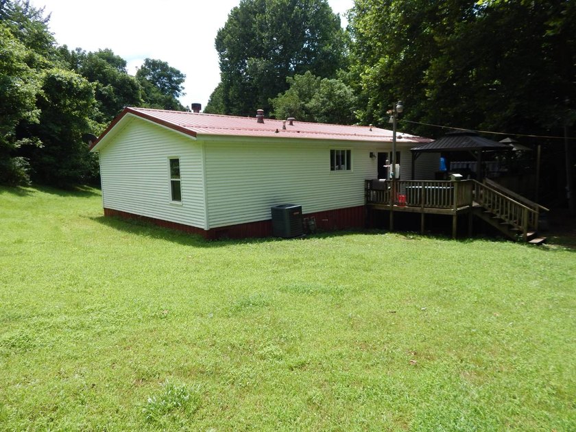 3 Bedroom, 2 Bath manufactured home on 63 acres +/-, just off Rt - photo 6