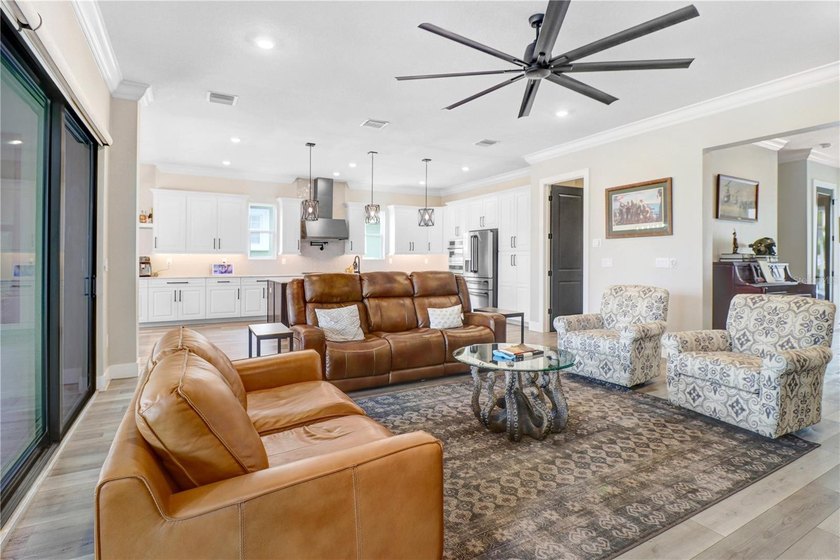 Welcome to luxury waterfront living in the exclusive community - photo 11