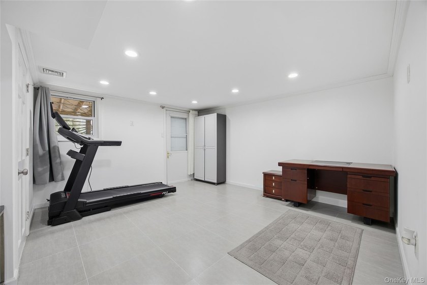 Sun filled, fully brick above ground 3 story townhouse with open - photo 14