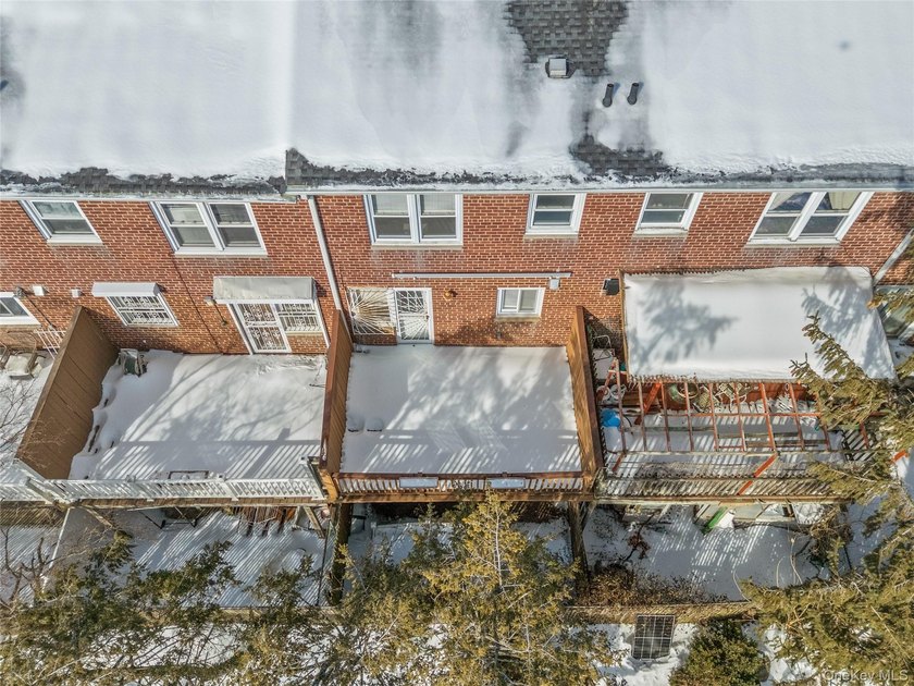 Sun filled, fully brick above ground 3 story townhouse with open - photo 18
