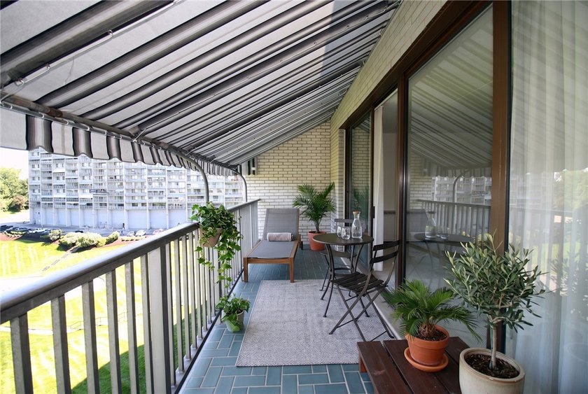 SOUGHT AFTER AND HARD TO FIND, 3 BEDROOM, 2 FULL BATH UNIT IN - photo 12