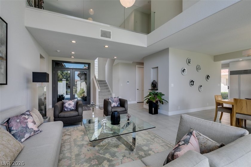 STUNNING RECENTLY RENOVATED CONTEMPORARY HOME ON AN OVERSIZED - photo 5
