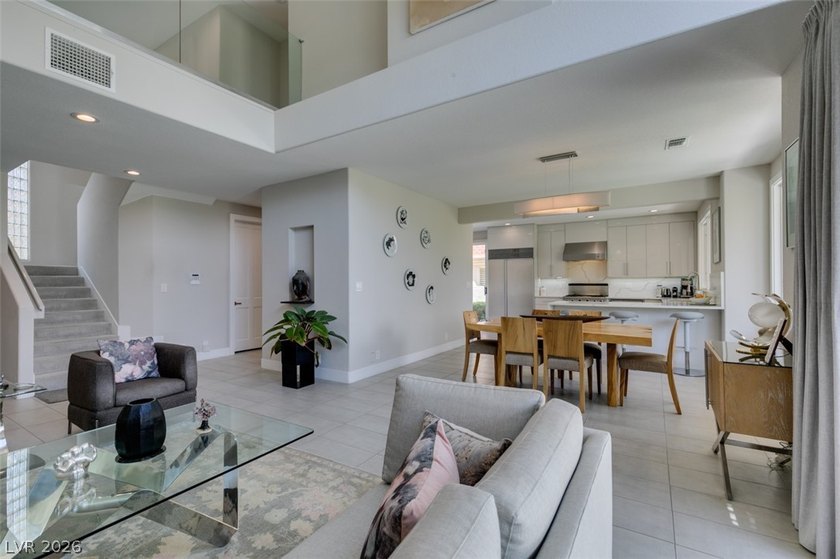 STUNNING RECENTLY RENOVATED CONTEMPORARY HOME ON AN OVERSIZED - photo 6