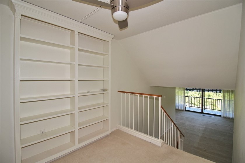 SOUGHT AFTER AND HARD TO FIND, 3 BEDROOM, 2 FULL BATH UNIT IN - photo 22