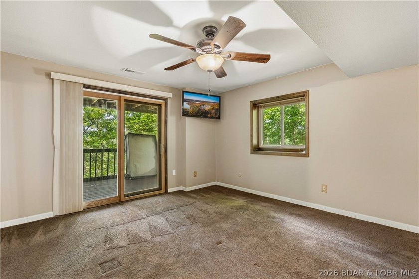 Welcome home to the perfect blend of comfort, outdoor living - photo 23