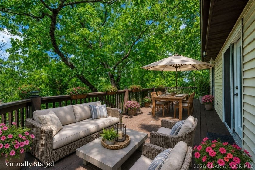 Welcome home to the perfect blend of comfort, outdoor living - photo 33