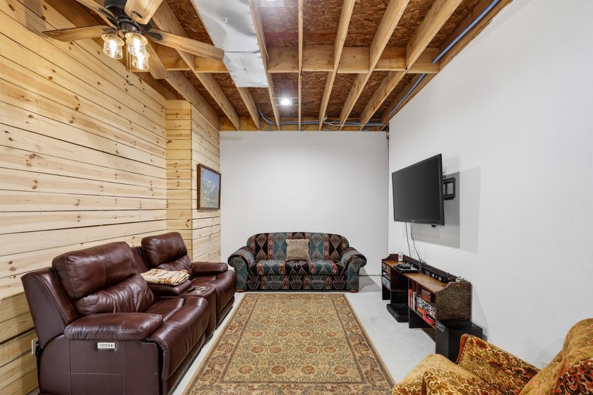 Unrivaled Security Meets Rustic Elegance on 17 acres with - photo 47